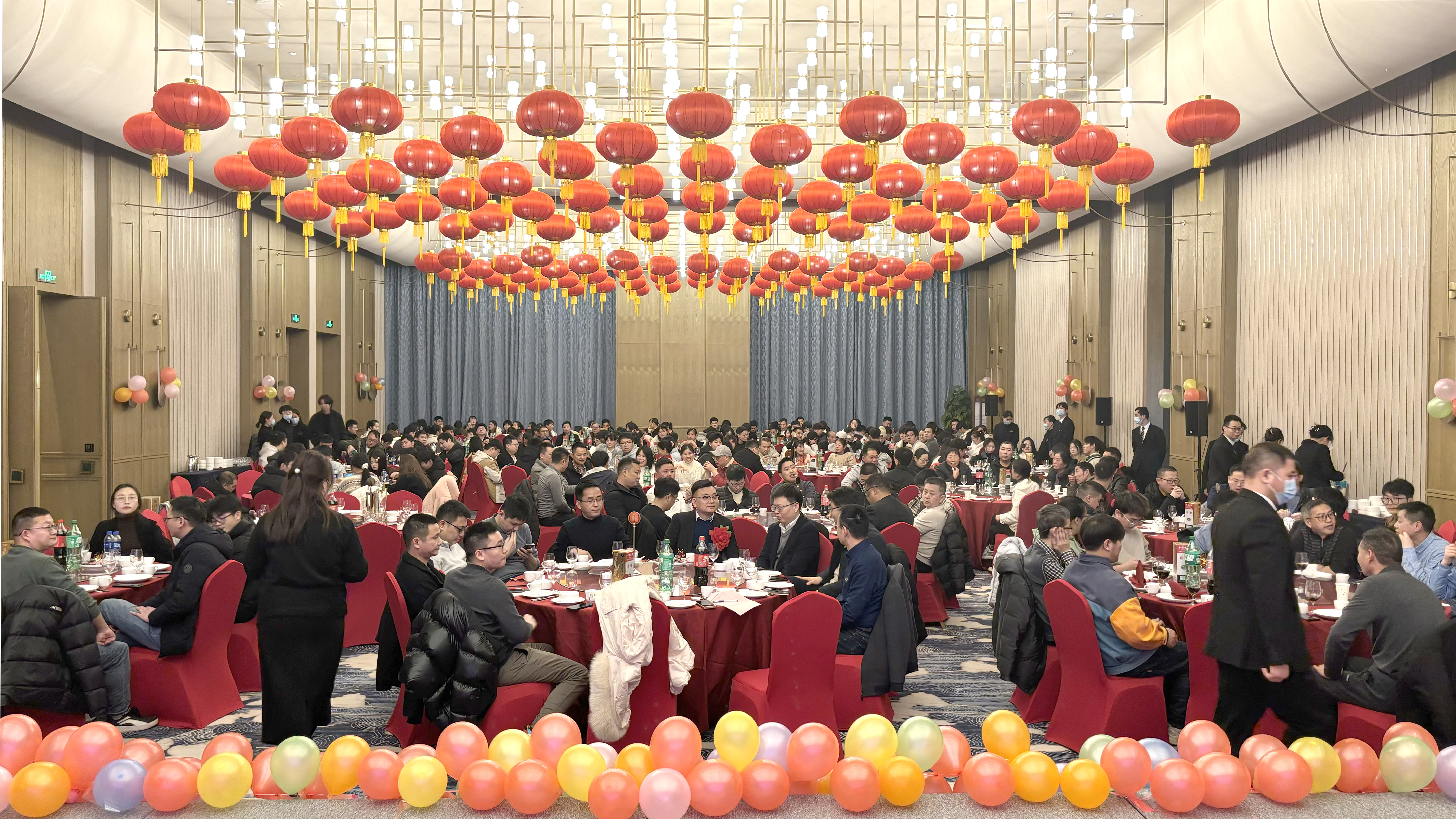 乘风破浪创佳绩 继往开来铸辉煌  vsports胜利微2023年度表彰大会暨2024年迎春晚会胜利召开